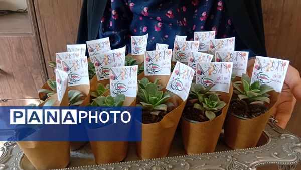 جشن‌ روز‌ دانش‌ آموز‌ در‌ دبیرستان‌ عطیه