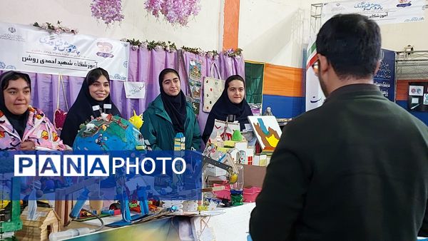 نمایشگاه هفته پژوهش در دبیرستان احمدی روشن شهرستان فردیس
