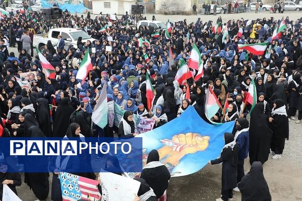 حضور پرشکوه دانش‌آموزان کهریزک و باقرشهر در راهپیمایی ۱۳ آبان