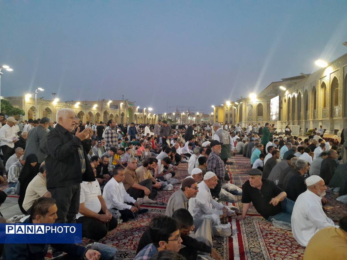 شب میلاد امام هشتم شعیان در حرم مطهر رضوی