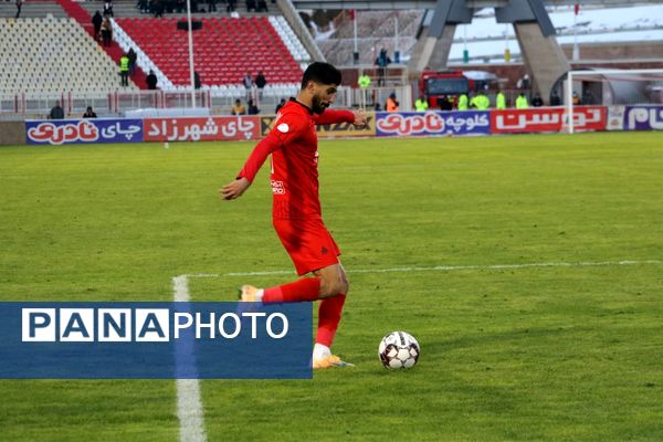 بازی تراکتور و ملوان در تبریز