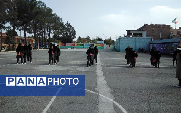 هفته بهداشت‌روان و مسابقات ورزشی در دبیرستان نمونه اندیشه شهرستان کاشمر