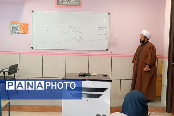 یک روز بدون کیف همراه با آموزش خود مراقبتی در دبیرستان شریعت 