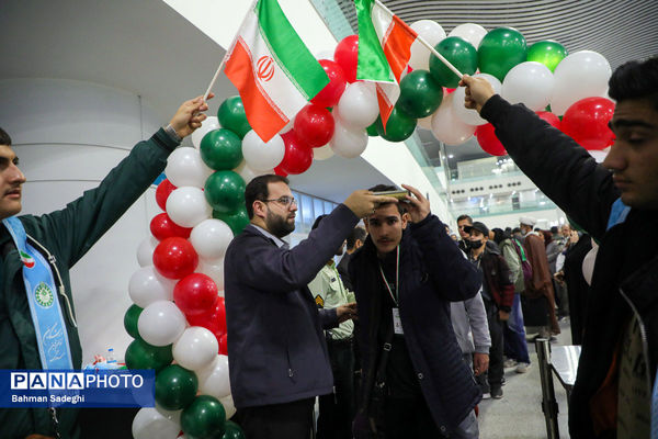 آیین بدرقه دانش‌آموزان و مربیان عمره‌گزار به سرزمین وحی