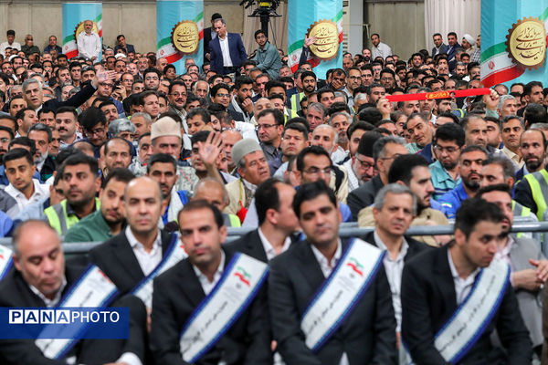 دیدار هزاران نفر از کارگران سراسر کشور با رهبر انقلاب