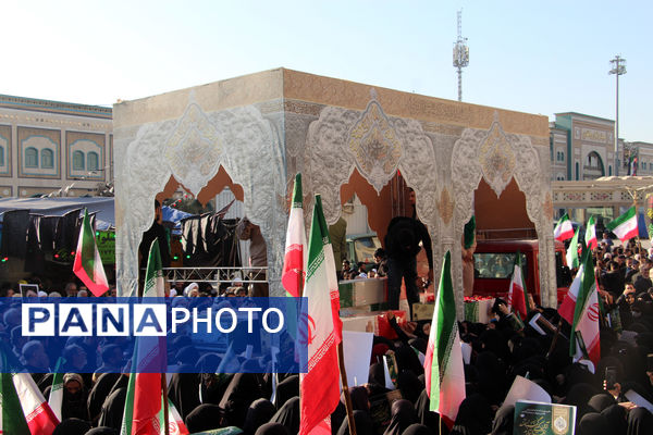 آیین تشییع لاله‌های فاطمی در قم