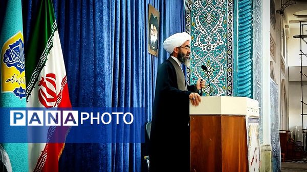 برگزاری نماز جمعه وحدت‌آفرین نظرآباد با رونمایی کتاب قرآنی و ارائه خدمات فرهنگی و معیشتی در مصلی نظرآباد