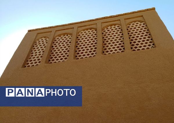 بازدید دانش‌آموزان میبدی از بافت سنتی شهرستان 