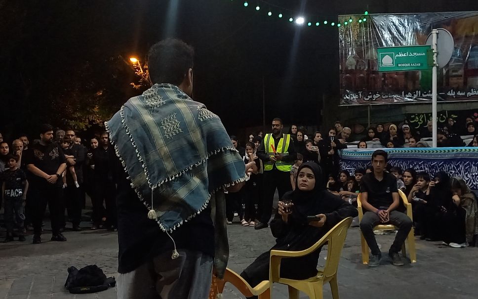 اجرای تئاتر‌ خیابانی‌ «عمود ۱۴۵۲» در اصفهان 