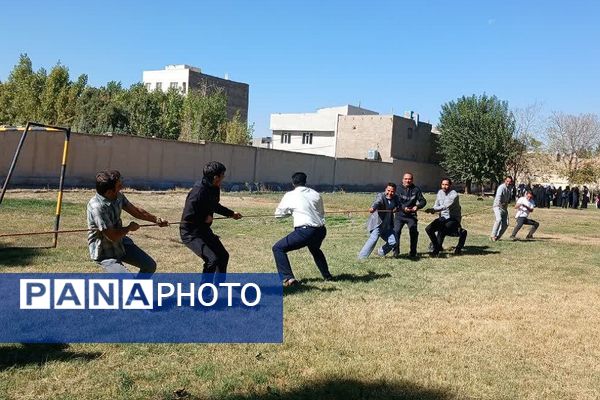 جلسه هم اندیشی دبیران و آموزگاران تربیت بدنی آموزش و پرورش کهریزک