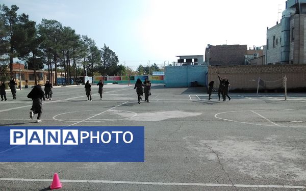 هفته بهداشت‌روان و مسابقات ورزشی در دبیرستان نمونه اندیشه شهرستان کاشمر