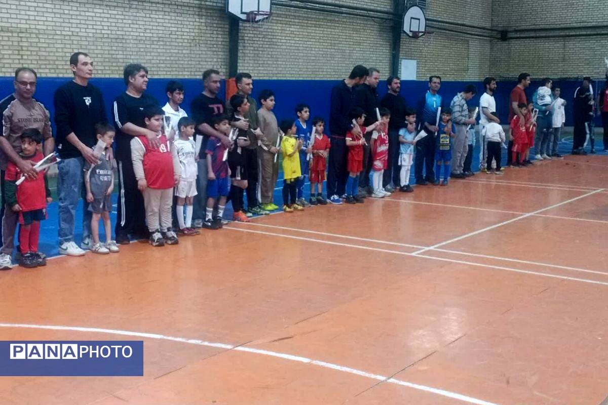 مسابقه ورزشی «روز پدر و پسری» طرح شهید خرازی در دبستان پسرانه علامه طباطبایی پیشوا