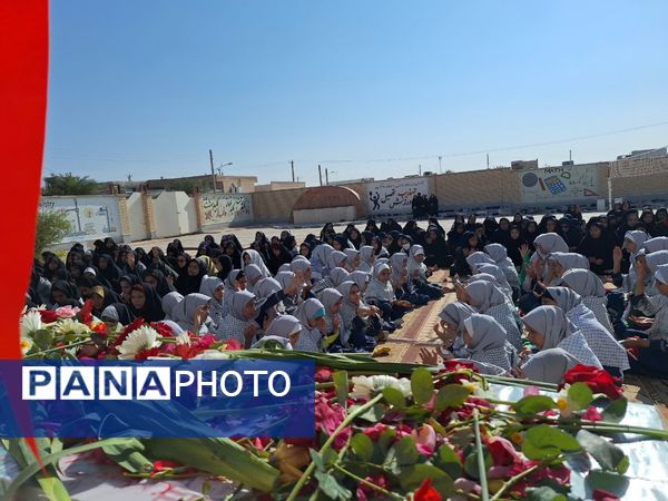میزبانی دانش‌آموزان دختر بیرجندی از شهید گمنام 