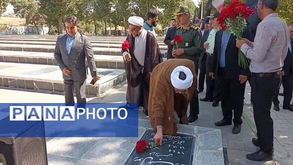 مراسم غبارروبی و عطرافشانی مزار مطهر شهدای اهر به‌مناسبت هفته دولت 