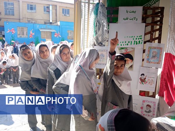 گرامیداشت حماسه ۹ دی ماه در دبستان دخترانه نرجس یک 