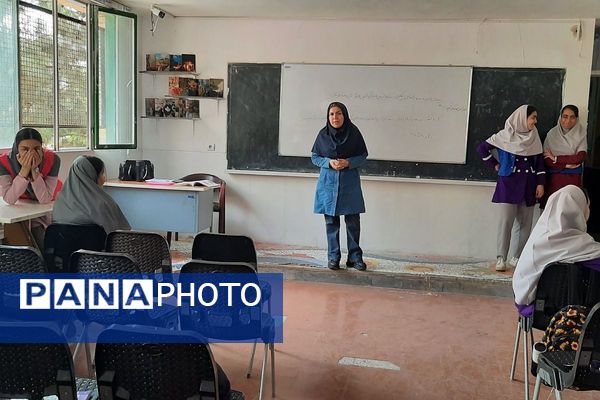 بازدید دانش‌آموزان پایه نهم آموزشگاه دخترانه پاکان،ملارد از هنرستان‌های طوبی، کبری زرگران و نور
