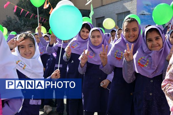 جشن میلاد حضرت زینب(س) با حضور مادر پرستار در دبستان علویان بهارستاندو