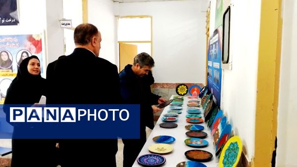 نمایشگاه  دستاوردهای علمی و تحقیقاتی دانش‌آموزان کلات