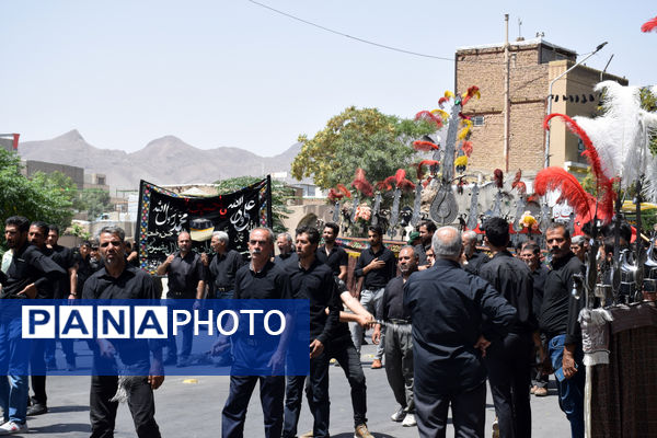 طنین صدای یا حسین(ع) با عَلَم کشی درعاشورای ۱۴۴۷