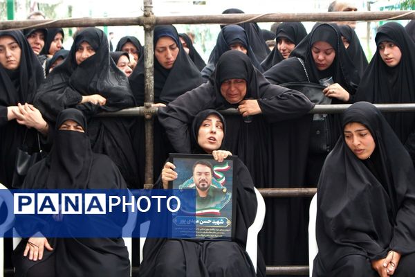 جلوه‌های حزن و خشم در مراسم تشییع شهدا