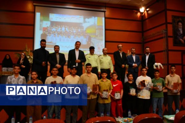 تجلیل از پسران ممتاز دبیرستان امام رضا در بهارستان‌دو