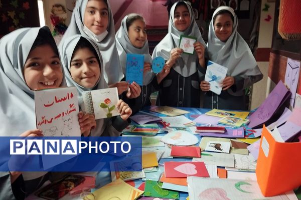 برپایی نمایشگاه کتاب و کتابخوانی به همت دانش‌آموزان مدارس ناحیه دو شهرری 