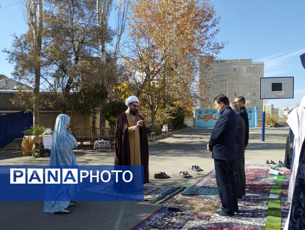 سجده‌ای برای آبادی