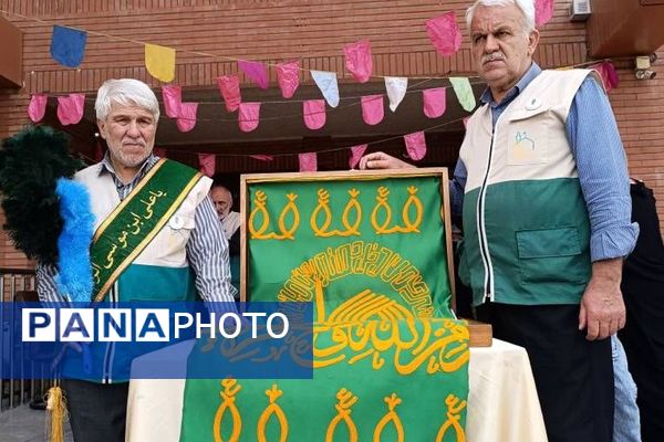پرچم گردانی آستان قدس رضوی در مدارس منطقه پردیس به مناسبت دهه کرامت