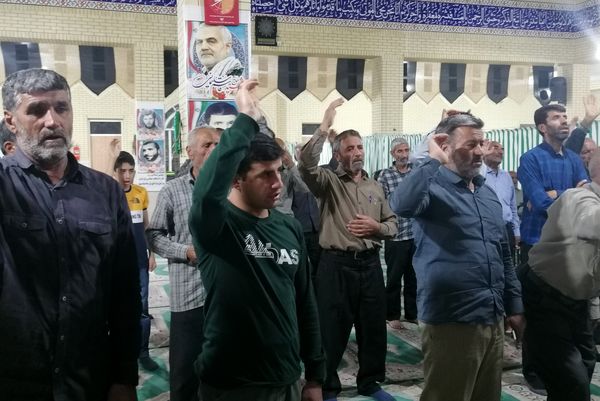 مراسم قرائت دعای کمیل در شب شهادت امام پنجم شیعیان در شهر بانش