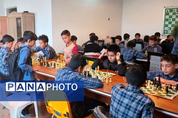 رقابت اندیشه‌ها در پیشوا؛ برگزاری مسابقات شطرنج دانش‌آموزی با حضور مسئولان
