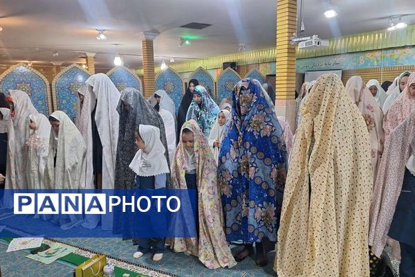 طرح نورانی «هم سجاده با مادر» در دبستان حکمت نبوی ناحیه دو شهرری 