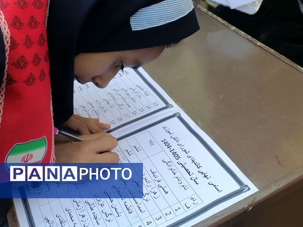 مراسم انتخابات شورای دانش آموزی در دبیرستان ناهید نخودی 