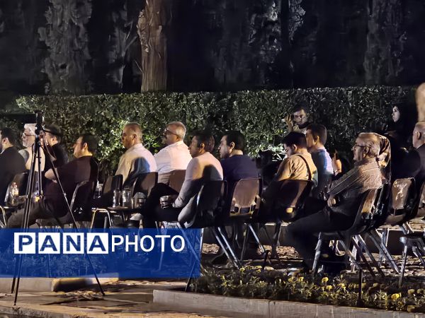 شب حماسه و اندیشه در جهان باغ تاریخی فین کاشان 