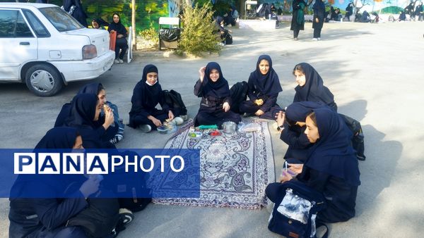 دور همی دخترانه همزمان با هفته بهداشت روان در دبیرستان فرهنگیان 