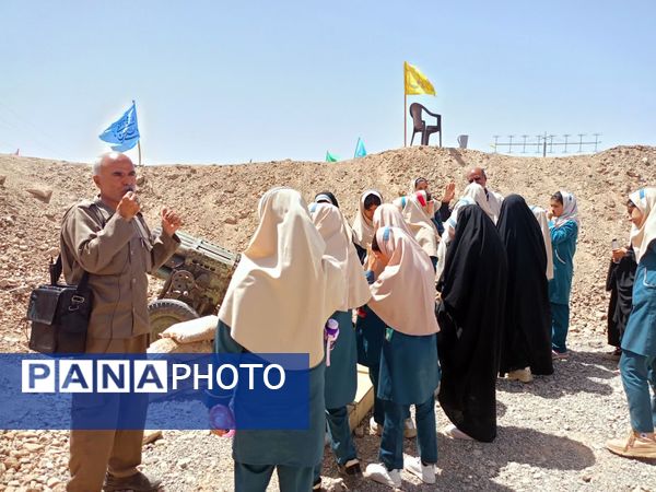 بازدید دانش آموزان دبستان سمیه از کنگره ملی شهید مدرس