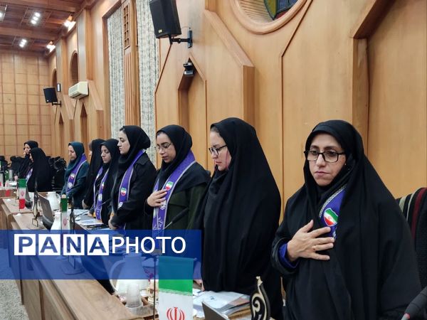 نشست هم‌اندیشی مسئولان سازمان دانش‌آموزی استان فارس روز اول