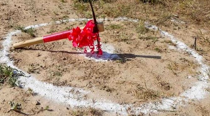 کلنگی ازجنس طرحی نو در دبیرستان اندیشه 


