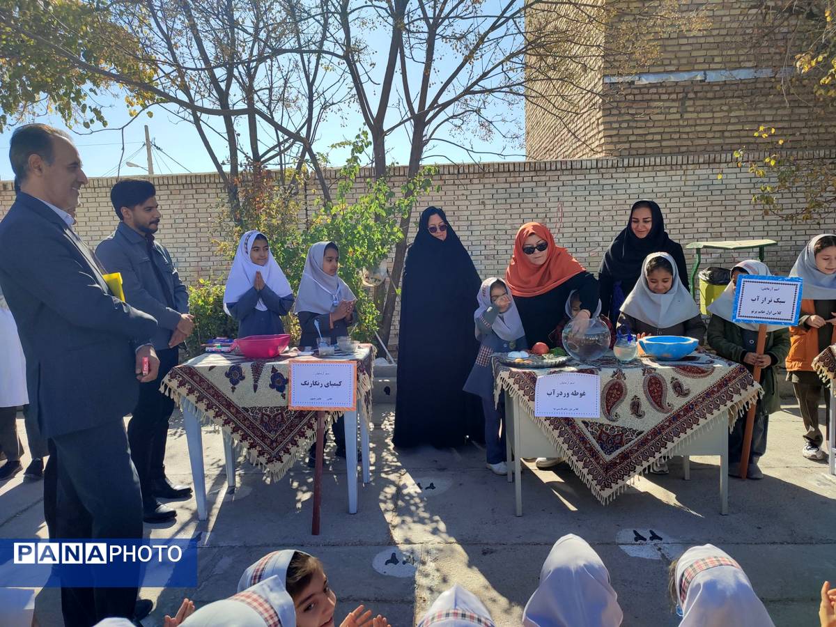 شور و هیجان در حیاط مدرسه