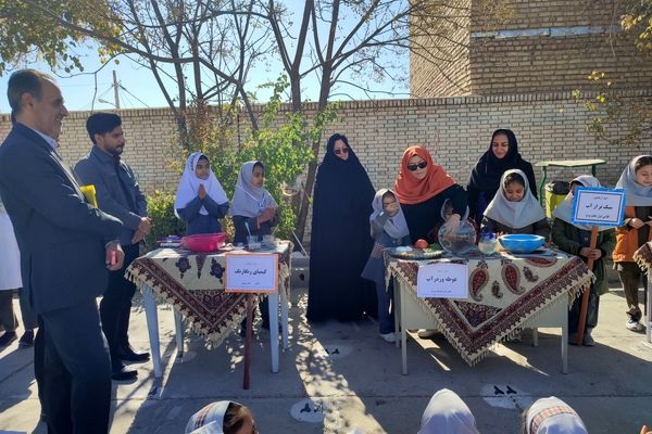 شور و هیجان در حیاط مدرسه