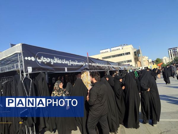 راهپیمایی خانوادگی گرامیداشت روز عفاف و حجاب در میدان شهدا مشهد 