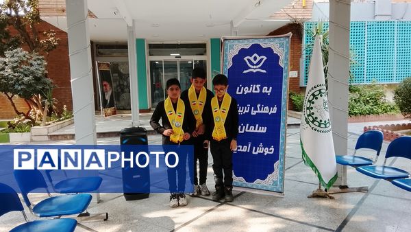 برپایی موکب دانش‌آموزان پیشتاز در منطقه ۱۰ در سالروز شهادت حضرت زهرا (س)