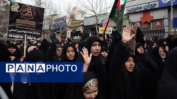 بدرقه پیکر مطهر ۱۳ شهید گمنام در اجتماع عظیم فاطمیون مشهد