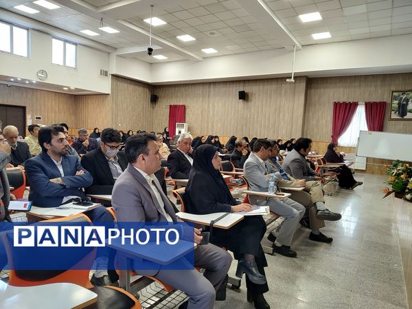 جلسه معاونین و مربیان پرورشی  ناحیه سه در دبیرستان مصلی نژاد حضرت زهرا(س)