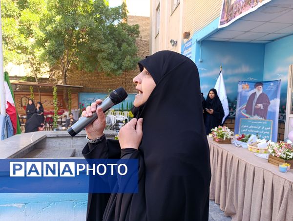 نواختن زنگ سپاس معلم در دبیرستان و دبستان میرزا جعفر سروقد