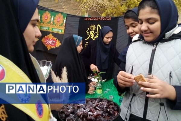 برپایی موکب شهادت حضرت فاطمه(س) در دبیرستان دخترانه نوید ناحیه ۵ مشهد