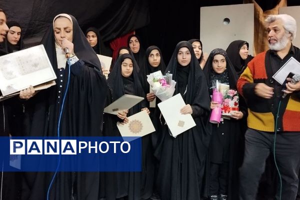 «روایت زمان»؛ هنرنمایی تئاتری در ستایش شهدا روی صحنه فرهنگسرای رازی ورامین