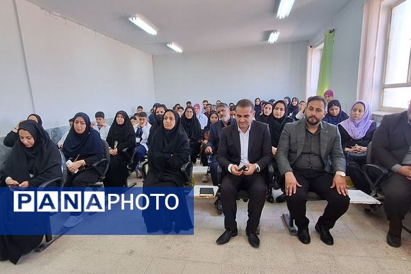 شور علمی دانش آموزان فشافویه در آیین گرامیداشت روز آزمایشگاه