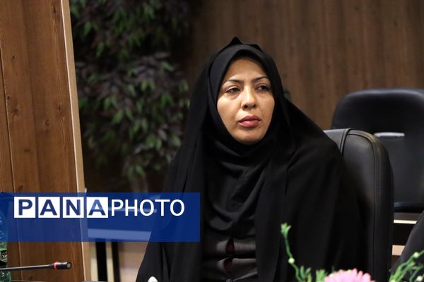 تجلیل از فعالان حوزه بانوان و خانواده در ناحیه یک بهارستان