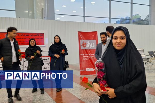 استقبال از زائران حرم امام رئوف در فرودگاه شیراز