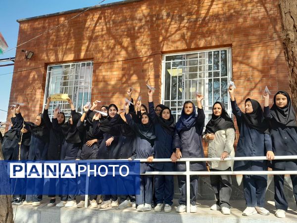  موشک آرزوها در هفته بهداشت روان در مدرسه مادرمهربان خلیل آباد